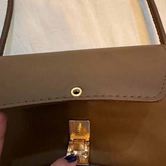 Elegant Brown Shoulder Bag - Picture 2 of 4